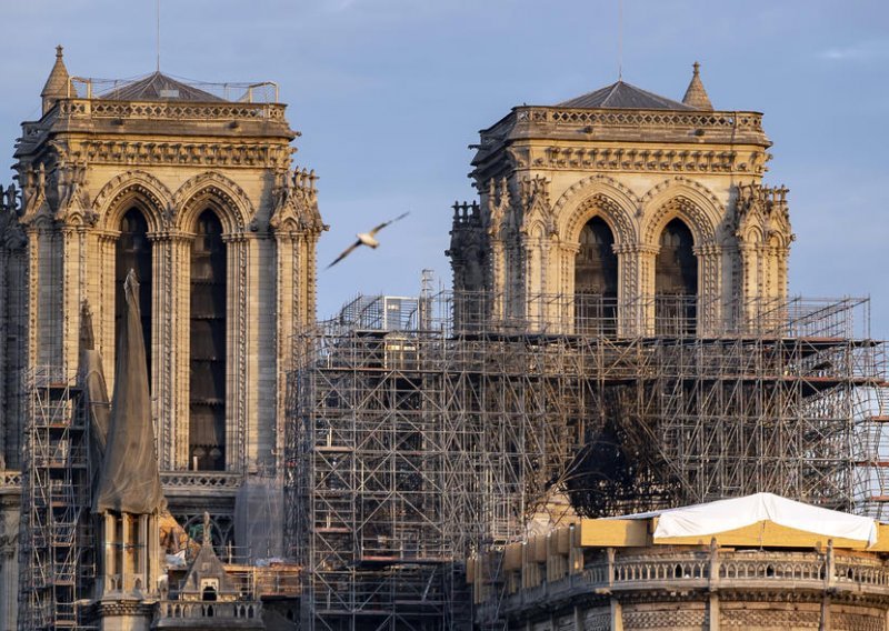 Francuzi ipak prihvatili Putinovu pomoć za obnovu Notre Dame