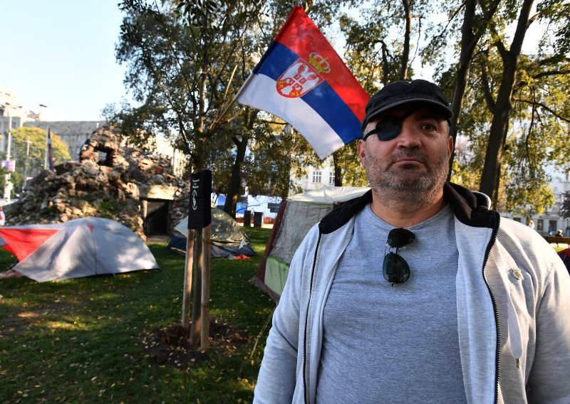 [FOTO] Srpski veterani 'pokrali ideju' hrvatskih branitelja: Razvukli šatore u Beogradu, traže veća prava i borački dodatak