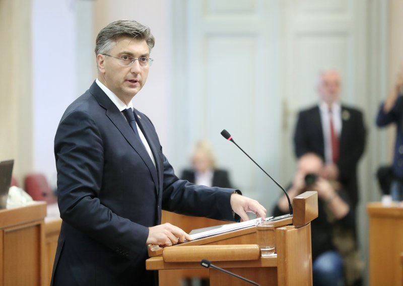 Plenković obećao 6 posto veće plaće svim državnim i javnim službenicima. Uslijedila žestoka rasprava: 'Jeftin populizam, reality show'!