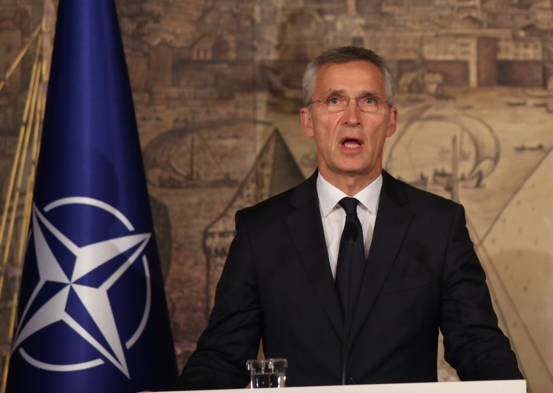 Stoltenberg će drugi tjedan u Parizu od Macrona tražiti pojašnjenja oko NATO-a