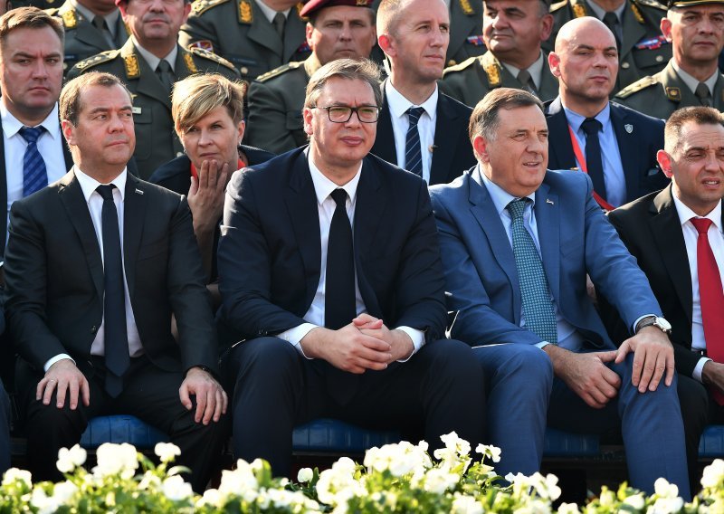 Medvedev i Vučić kažu da predstavljaju snage koje se bore protiv falsificiranja povijesti