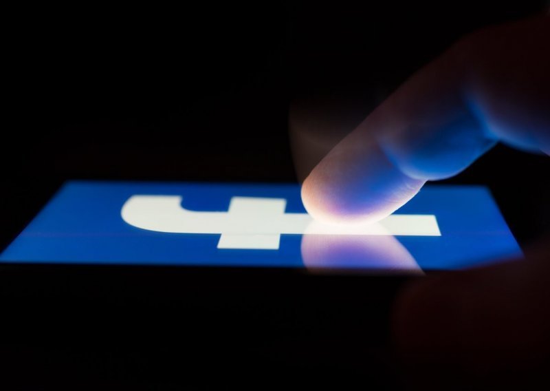 Facebook tamni način rada prvo nudi korisnicima stolnih računala. To nije jedina novost koju donosi novi dizajn