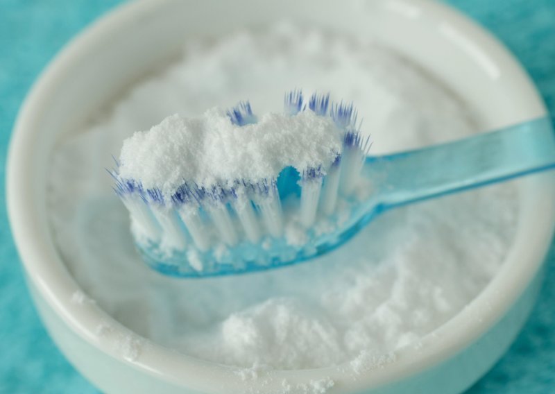 [VIDEO] Čuli ste za bijeljenje zubi solju ili sodom bikarbonom? Evo što o tome kažu stručnjaci
