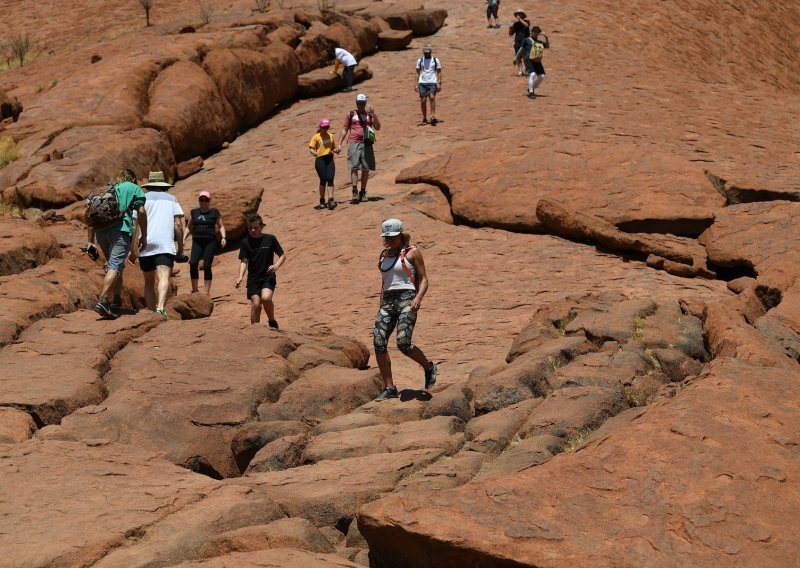 Australija trajno zabranila penjanje na Uluru