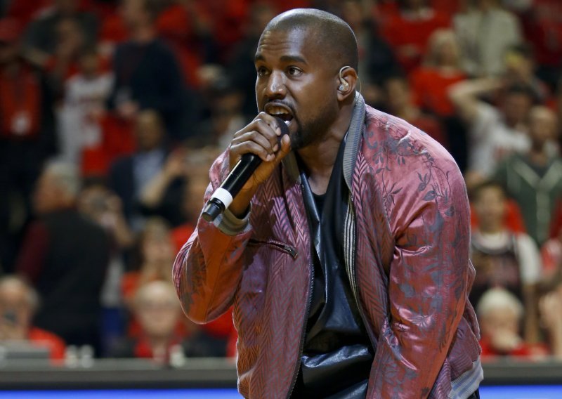 Kanye West izdao novi album i odlučio kako više neće psovati kad izvodi