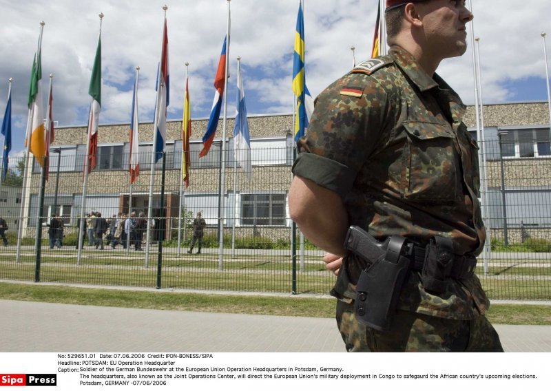 Njemačka ukida obavezno služenje vojnog roka