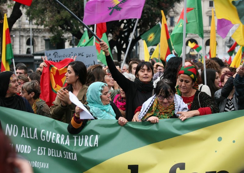 U Italiji tisuće osoba izrazile podršku sirijskim Kurdima