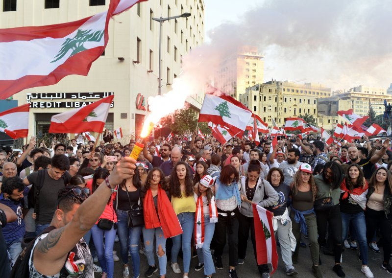 Prosvjednici blokirali ceste u Bejrutu i drugim dijelovima Libanona