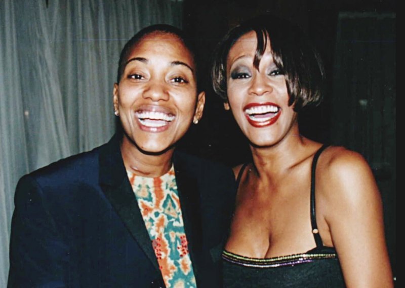 Šuškanja su potvrđena: Sedam godina nakon smrti pjevačice, najbolja prijateljica Whitney Houston napokon priznala njihovu vezu
