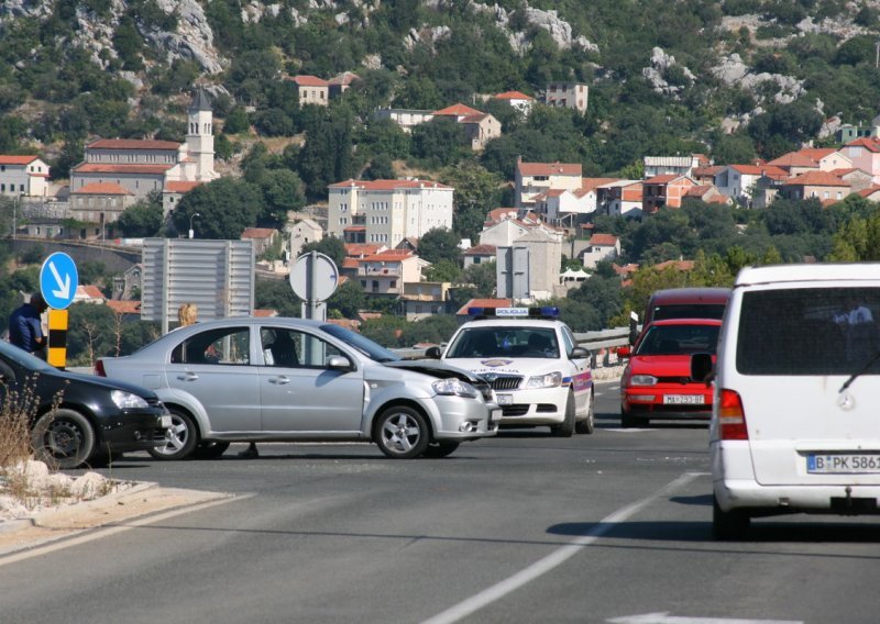 Sudar zagušio promet na izlazu s Dalmatine kod Vrgorca