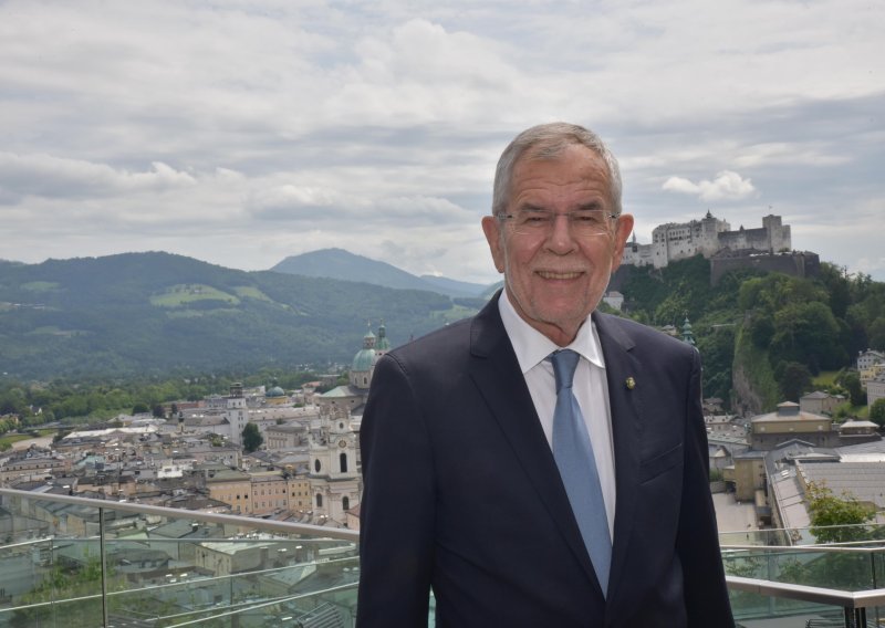 Austrijski predsjednik Van der Bellen na službena događanja putuje javnim prijevozom