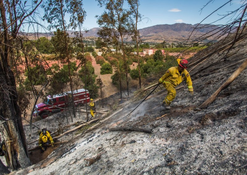 Ugašen najrazorniji ovogodišnji požar u Kaliforniji