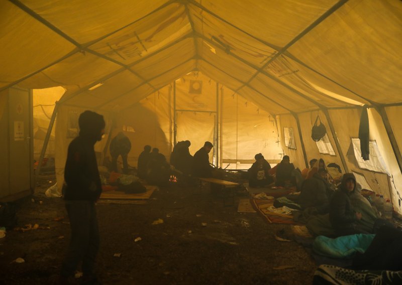 Vlasti u Bihaću od 15. studenog zatvaraju migrante u kampove, kretanje će dopustiti samo onima koji idu u Hrvatsku