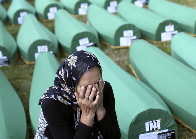 Srebrenica: Genocid u osam činova