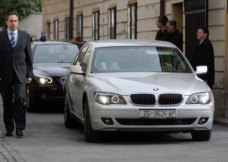 BMW potvrdio: HDZ je vlasnik blindiranog auta za Sanadera