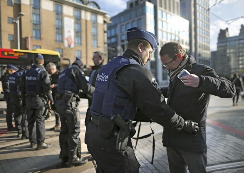 Obavještajne službe zakazale kao i u napadima u Parizu