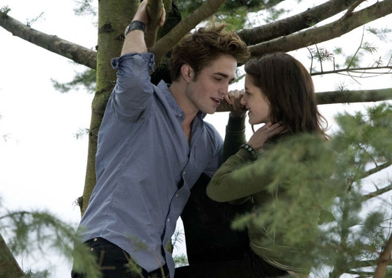 Pattinsonu je drago da je snimanje 'Sumraka' završilo