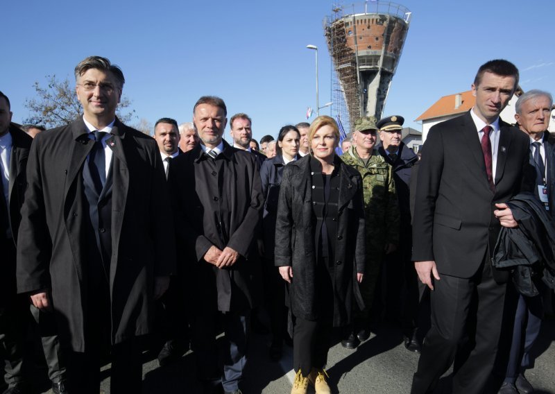 Kolona sjećanja bez incidenata: Tisuće građana prisjetile se žrtve Vukovara, pridružio im se vrh države
