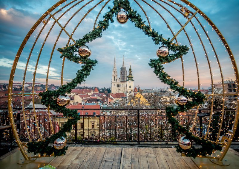 [VIDEO] Pogledajte kakva atmosfera na Božić vlada na zagrebačkim ulicama