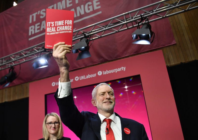 Jeremy Corbyn objavio izborni manifest: U javno vlasništvo vraća poštu, željeznicu, vodoopskrbu i energetiku te obećava kraći radni tjedan