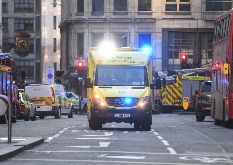 Islamska država tvrdi da je napadač iz Londona, koji je ubio dvoje ljudi, njen pripadnik