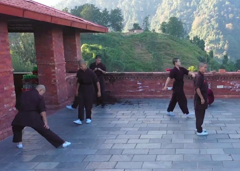 Nepalski samostan brane kung-fu opatice
