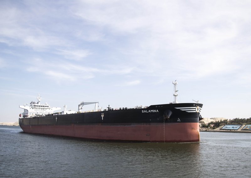Gusari oteli 19 članova posade tankera uz obalu Nigerije