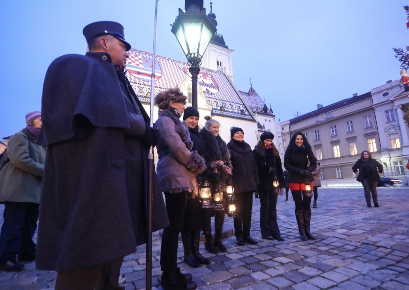 [FOTO/VIDEO] Idiličan prizor u Zagrebu: Pogledajte kako je izgledalo adventsko paljenje lanterni uz božićne pjesme