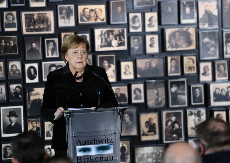 Merkel u Auschwitzu: sjećanje na nacističke zločine neodvojivo od njemačkog identiteta