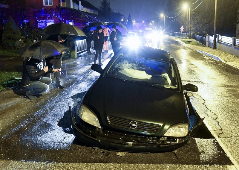 [FOTO/VIDEO] Otvorila se golema rupa na cesti, automobil propao, vozač završio u bolnici