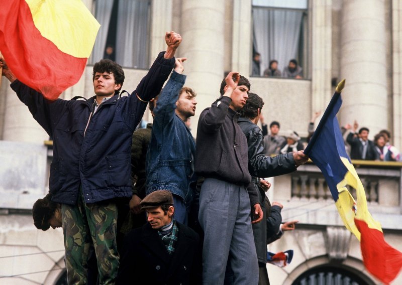 Rumunjska je prije 30 godina srušila komunizam u krvavoj revoluciji, no ona je zbog 'promijenjenih kaputa' ostavila gorak okus nepravde