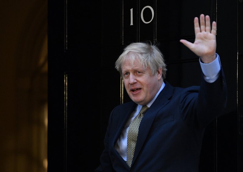 Stotine ljudi marširale u Londonu uzvikujući 'Boris Johnson nije moj premijer'