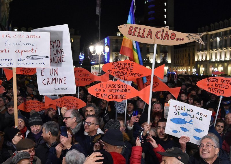 Salvini je dobio novog protivnika, pokret 'Sardine' održavaju do sada najveći skup