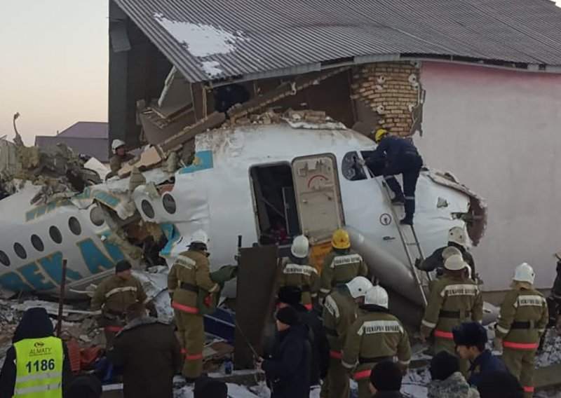 Srušio se putnički avion u Kazahstanu, broj poginulih narastao na 14