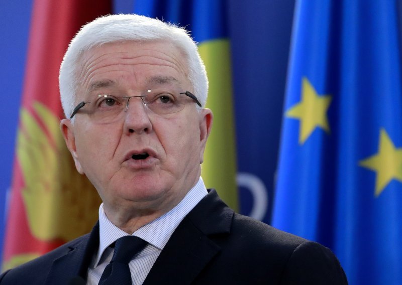 Crnogorski premijer Marković kritizira Beograd zbog pokušaja paljenja crnogorske zastave