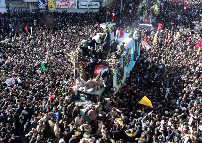 Najmanje 35 osoba poginulo je u stampedu na sprovodu ubijenog iranskog generala Kasema Sulejmanija