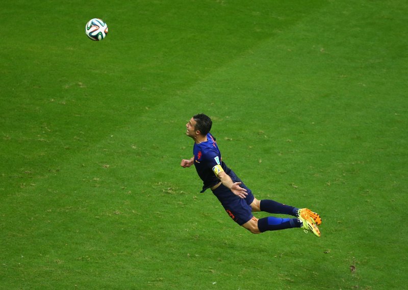 'Leteći Holandez' postigao zasad najljepši pogodak u Brazilu!