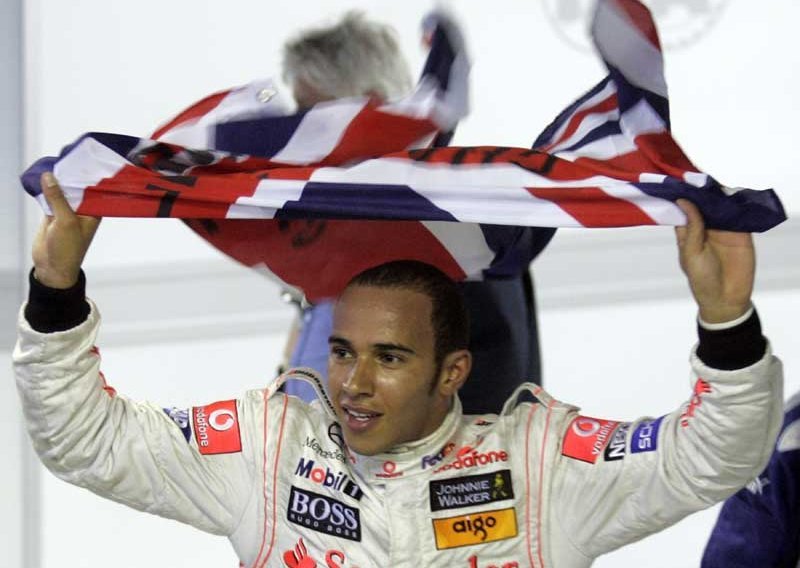 Hamilton: Formula 1 postala je politika