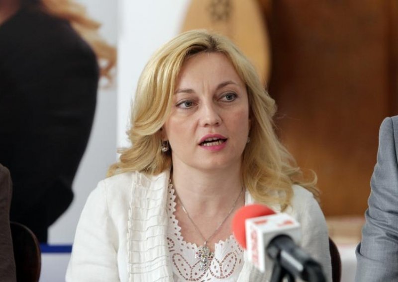 Šef srbijanske misije pri EU zbog izložbe o Stepincu pobrao otkaz