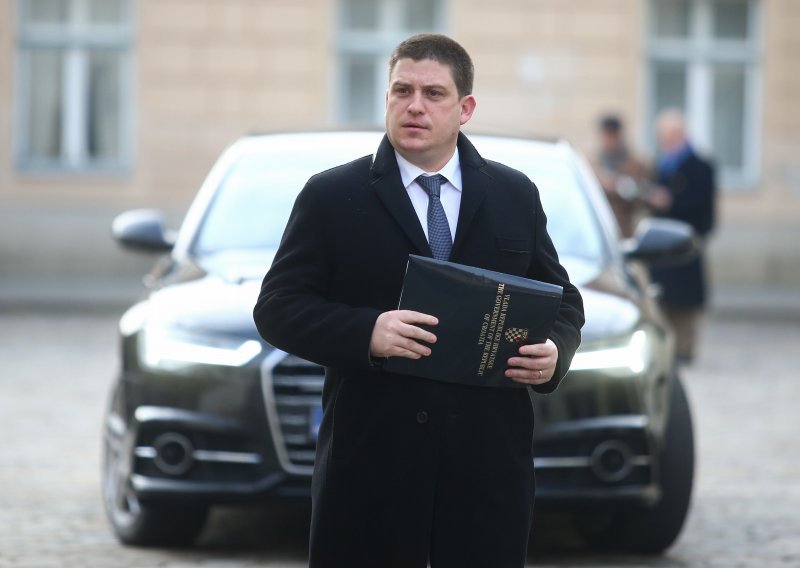 Otac ministra Butkovića od države dobio 110.000 kuna, ministar će se danas oglasiti