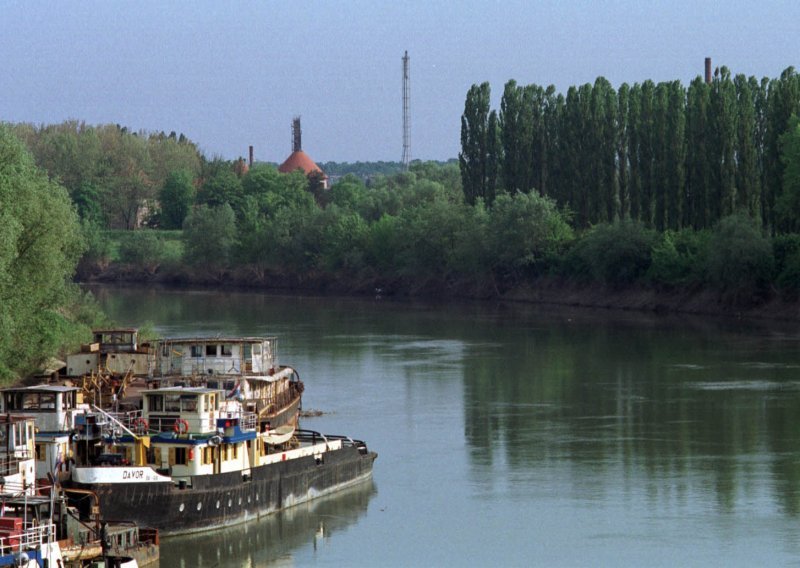Hrvatski riječni brod nasukao se u Srbiji