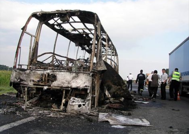 Kod Novog Marofa izgorio poljski autobus