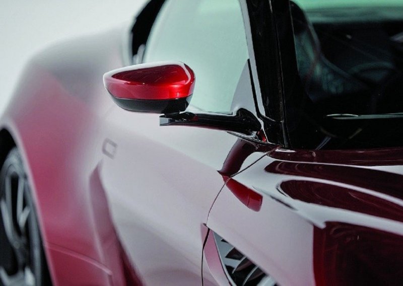 Aston Martin napravio prototip ogledala s kamerom; Ovo je pogled u budućnost