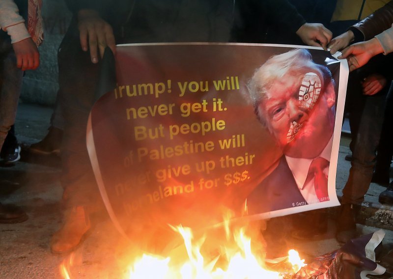 Palestinci prosvjeduju uoči objave Trumpovog mirovnog plana