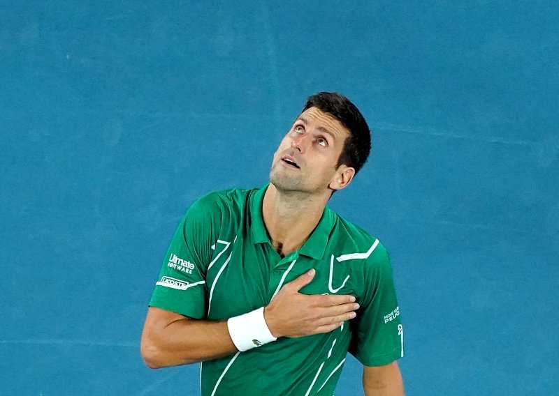 Novak Đoković javno se ispričao zbog onoga što je napravio za vrijeme meča na Australian Openu; je li to uopće bilo potrebno?