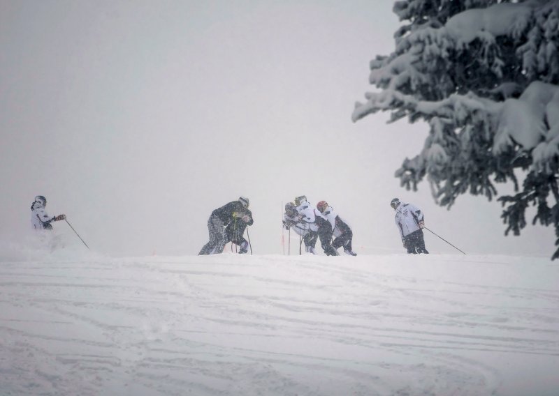 Nizozemske vlasti planiraju kako vratiti kući 900 studenata iz talijanskih Alpi sa skijanja