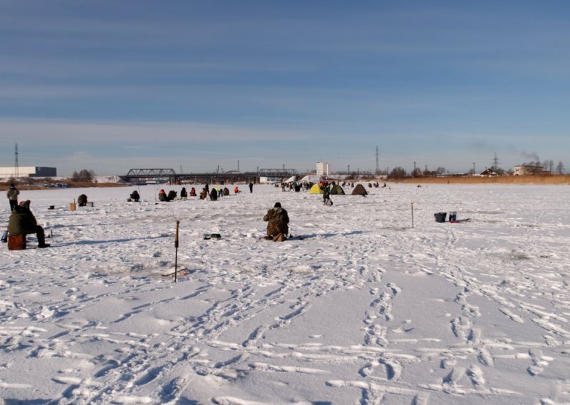 [VIDEO] Stotine ruskih ribiča gotovo svakodnevno riskira život na santama leda