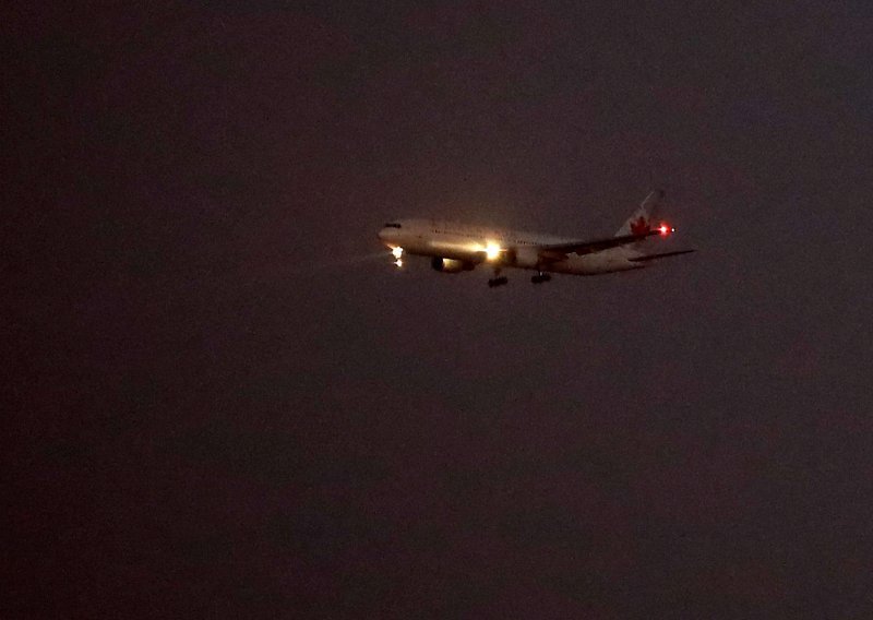 [FOTO/VIDEO] Drama na nebu; Boeing Air Canade kružio iznad Madrida, u pomoć priskočio F-18 španjolske vojske