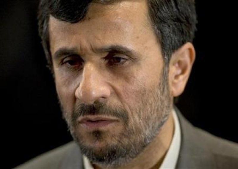 Ahmadinedžad neozlijeđen izašao iz požara u rafineriji