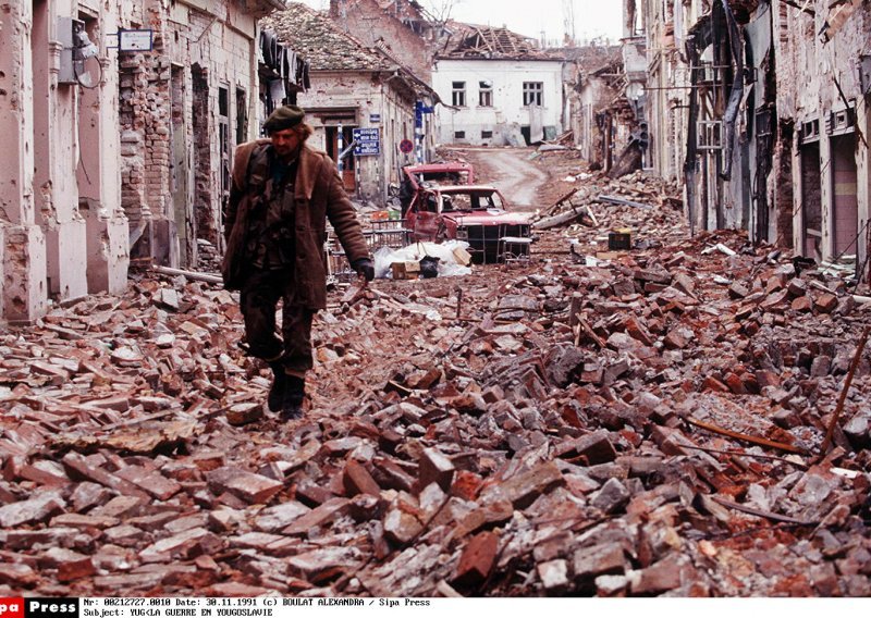 Kao i u jesen 1991, Vukovar je 18. studenog središte Hrvatske